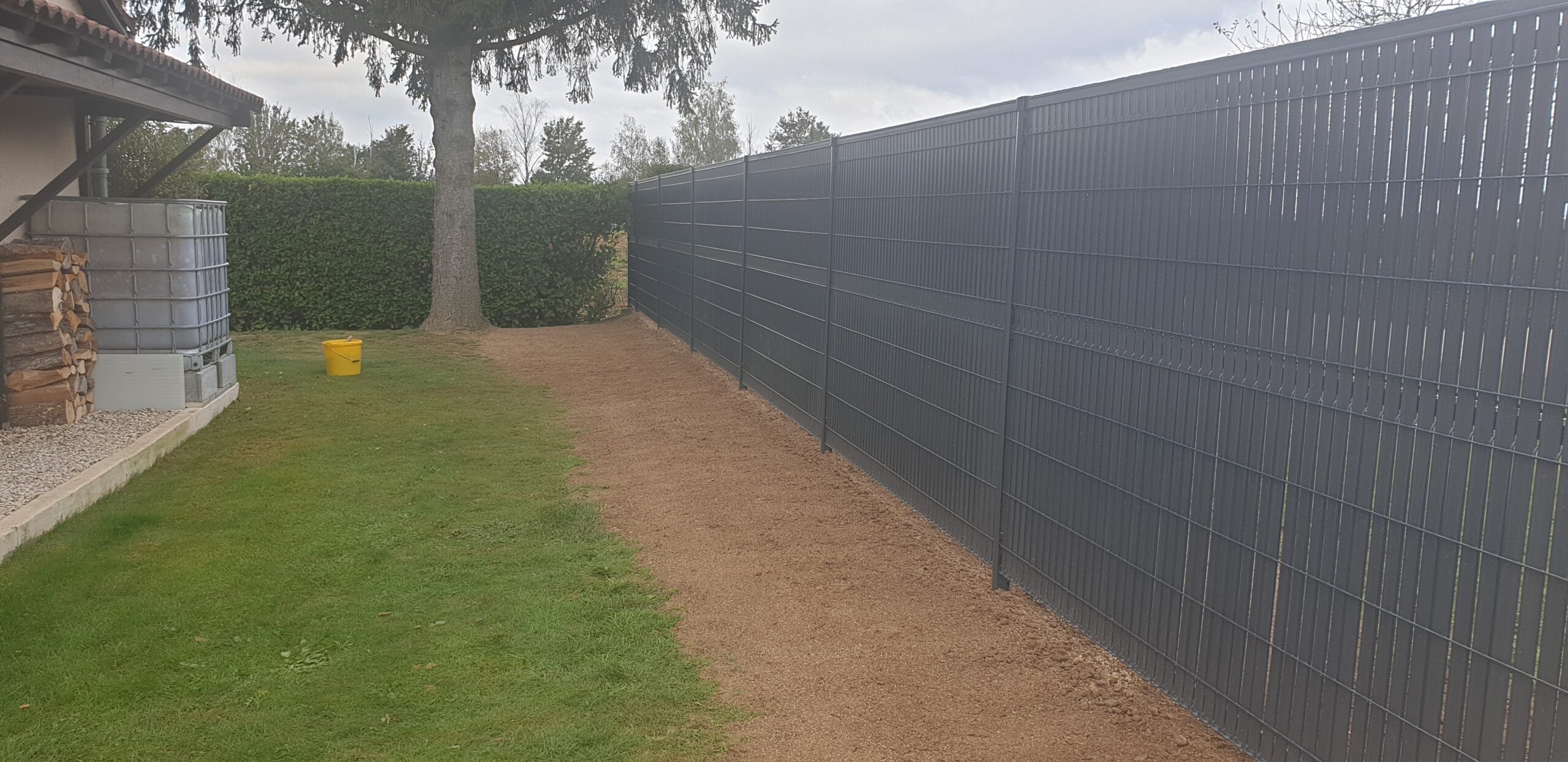 Pose de clôture dans l'Ain en aluminium : l’alliance parfaite entre modernité et résistance