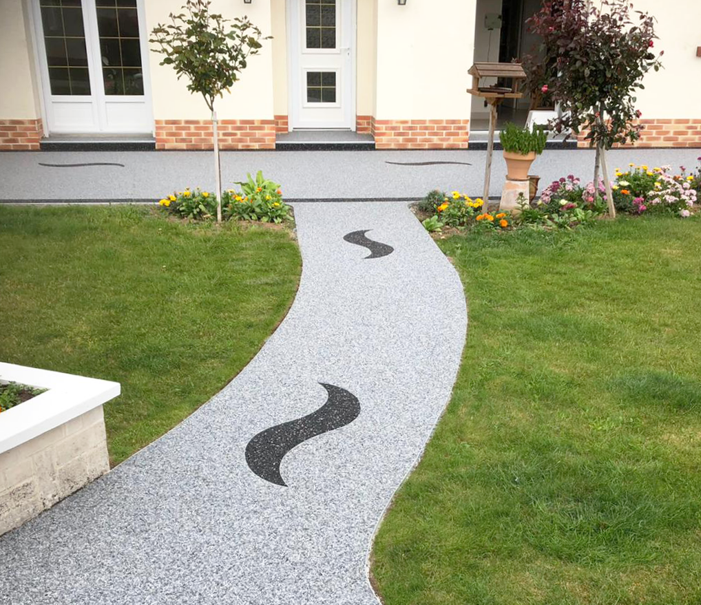 résine moquette de pierre pour allée de jardin